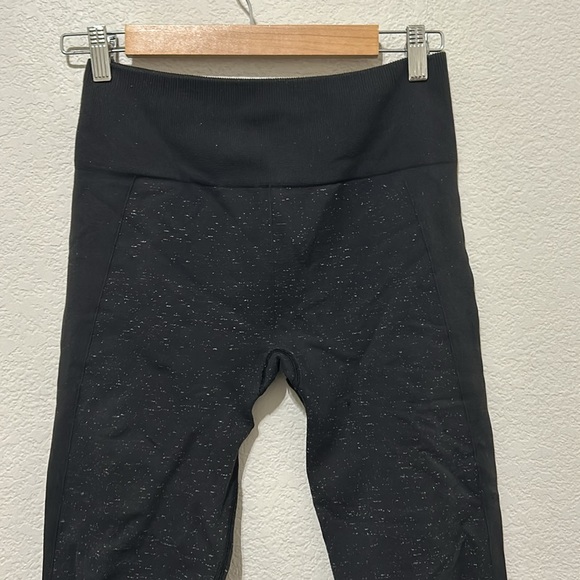 Lululemon Free To Flow 7/8 Tight Black / White Sz 10 - Picture 7 of 14